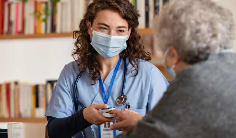 HCP measuring a patients saturation level with pulse oximeter
